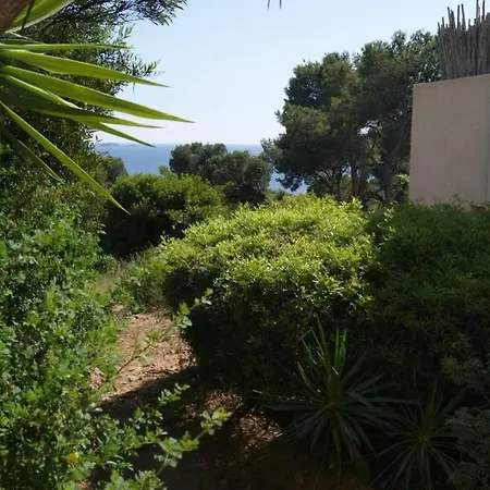 Hyères, accès mer (300m) par chemin privé * Hyères